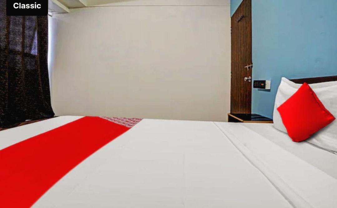 Hotel Welcome, Vip Road Vesu Surat Esterno foto