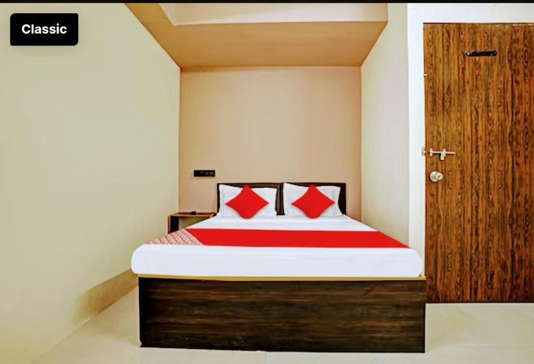 Hotel Welcome, Vip Road Vesu Surat Esterno foto