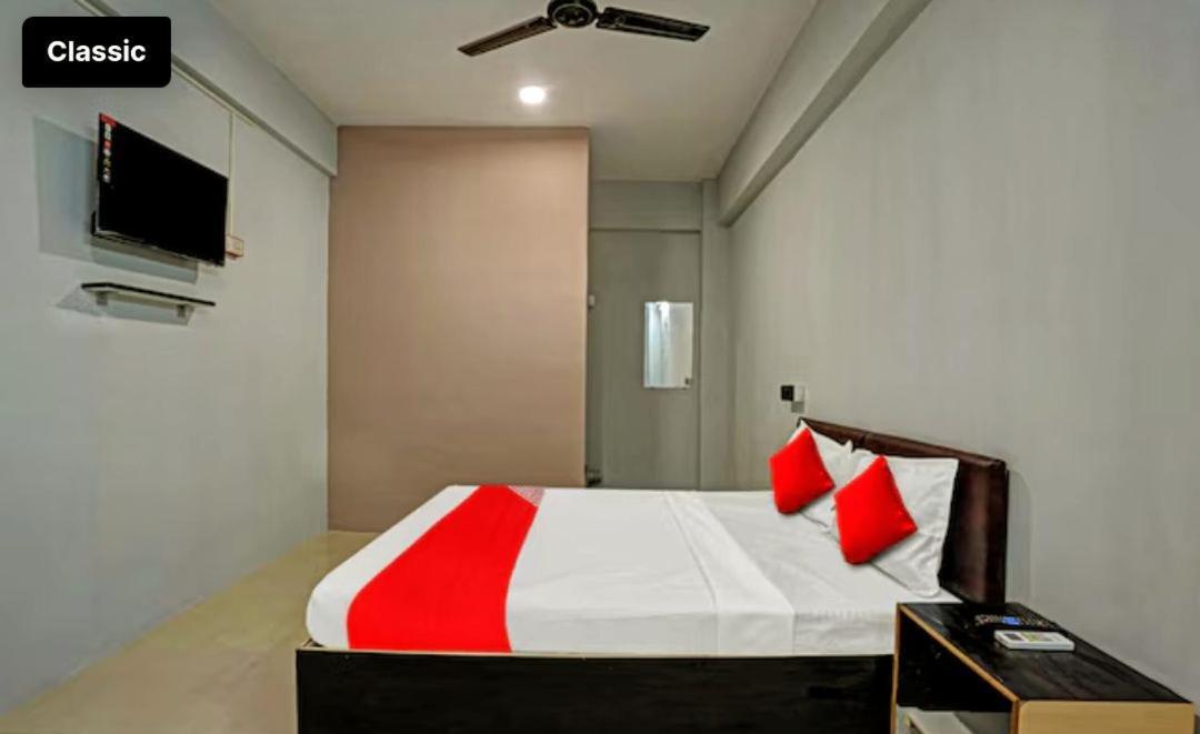 Hotel Welcome, Vip Road Vesu Surat Esterno foto