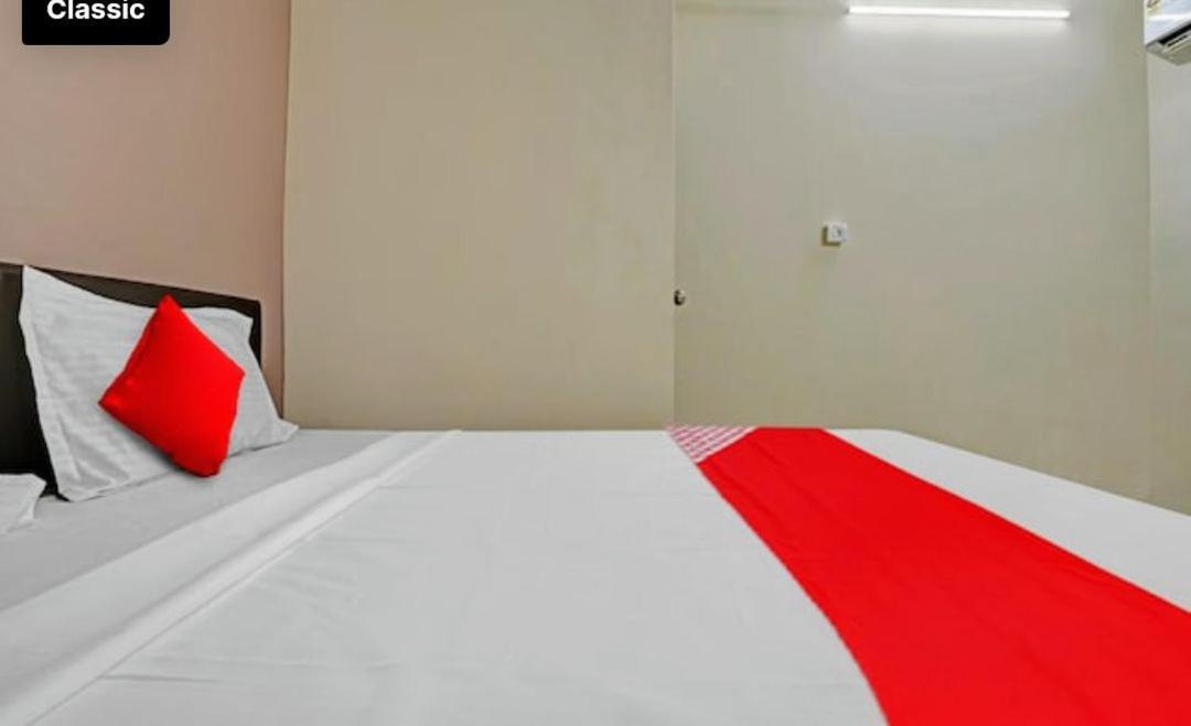 Hotel Welcome, Vip Road Vesu Surat Esterno foto