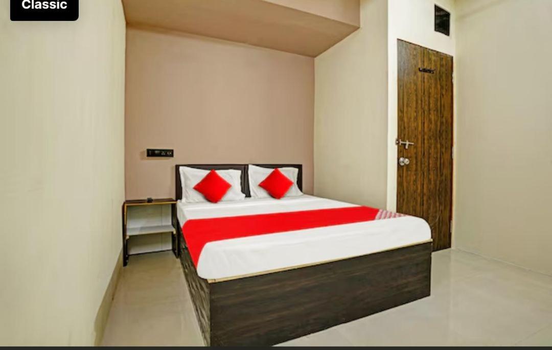 Hotel Welcome, Vip Road Vesu Surat Esterno foto