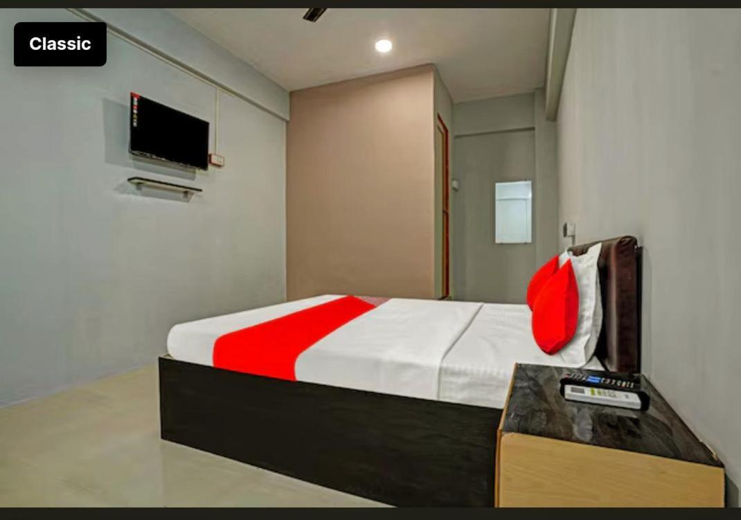 Hotel Welcome, Vip Road Vesu Surat Esterno foto