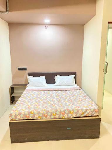 Hotel Welcome, Vip Road Vesu Surat Esterno foto