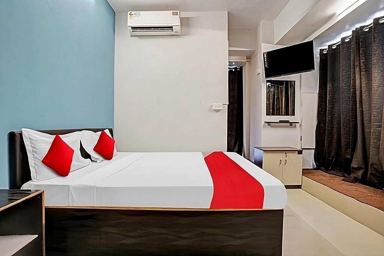 Hotel Welcome, Vip Road Vesu Surat Esterno foto